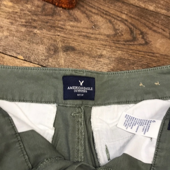 American Eagle Shorts Army Green Midi Stretch - Picture 3 of 4